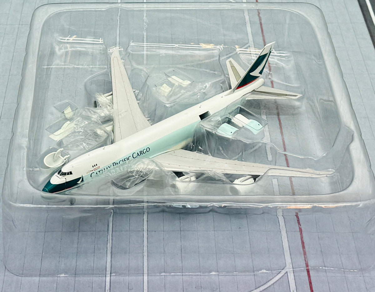 JC Wings 1/400 Cathay Pacific Cargo Boeing 747-8F B-LJC