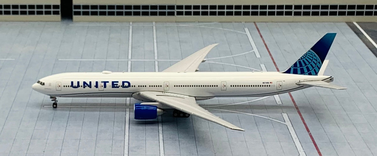 Gemini Jets 1/400 United Airlines Boeing 777-300ER N2749U – First