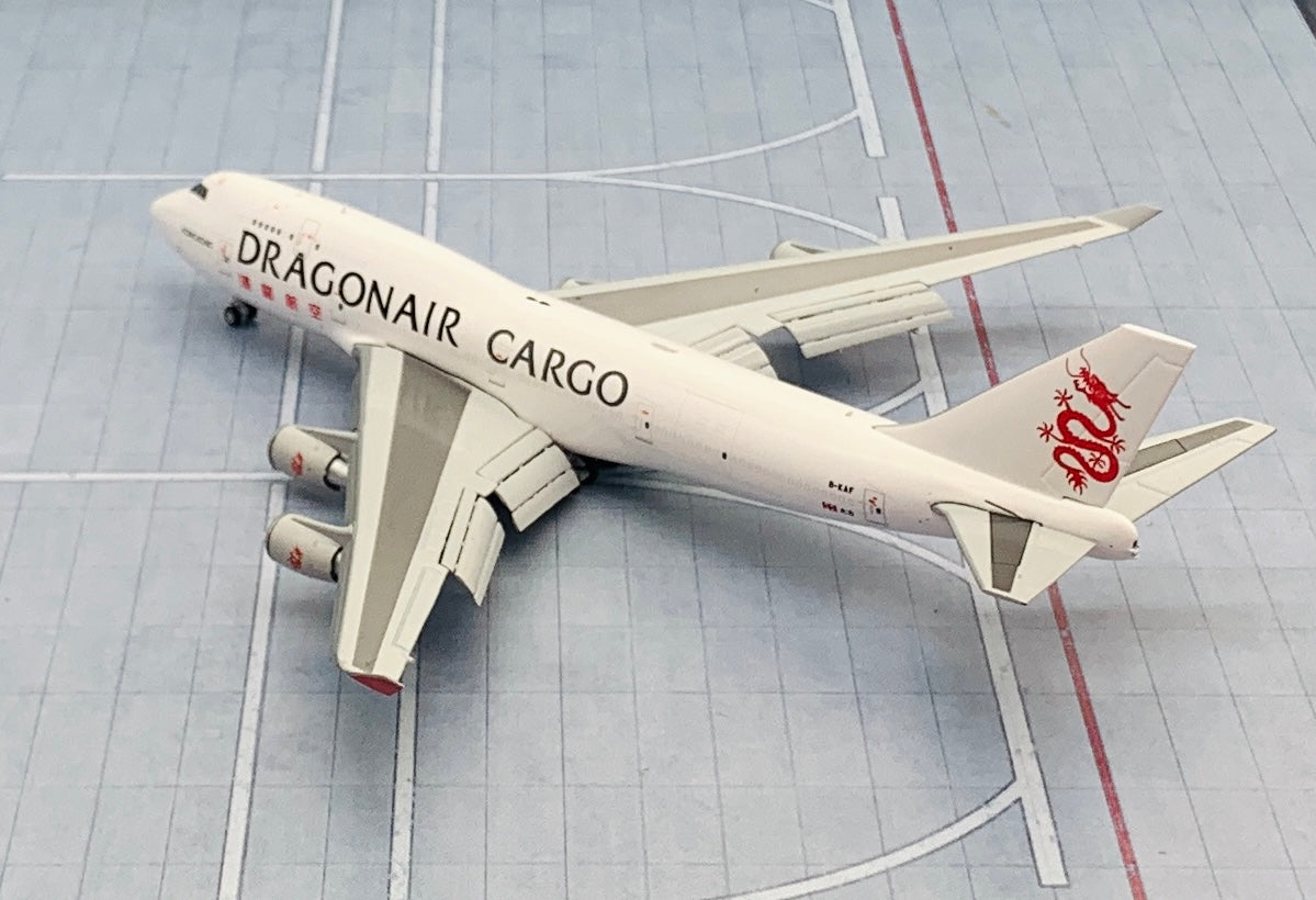 JC Wings 1/400 Dragonair Cargo Boeing 747-400BCF B-KAF flaps down