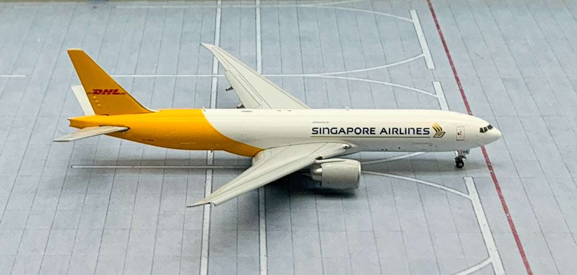 JC Wings 1/400 Singapore Airlines / DHL Boeing 777-200LRF 9V-DHA flaps