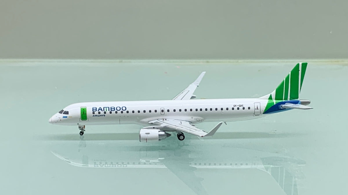 1/200 E190-200LR バンブー・エアウェイズ OY-GDC JC Wings E190-200LR Bamboo Airways OY-GDC Stand included 1