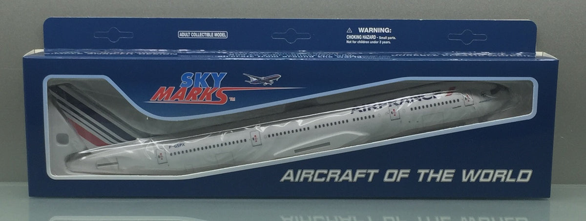 Skymarks 1/200 Air France Boeing 777-300ER F-GZND snap-fit model
