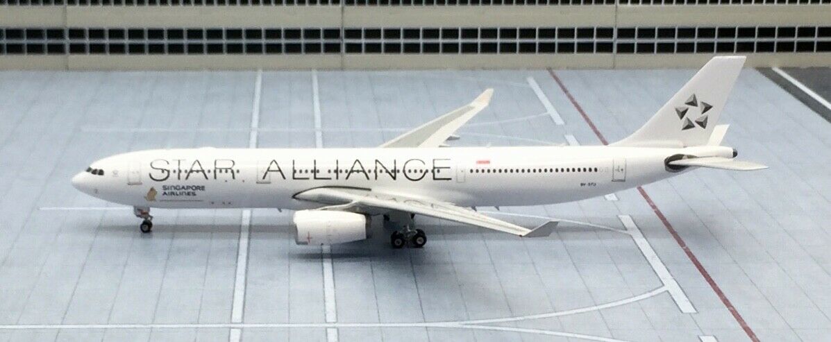 NG models 1/400 Singapore Airlines Airbus A330-300 Star Alliance 9V-ST