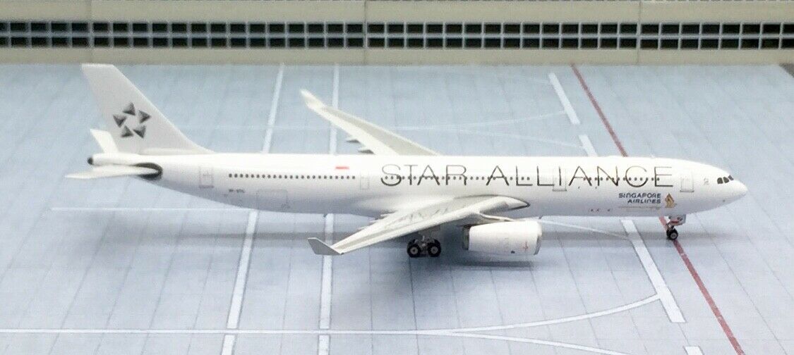 NG models 1/400 Singapore Airlines Airbus A330-300 Star Alliance 9V-ST