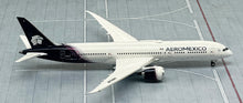 Load image into Gallery viewer, Phoenix Models 1/400 Aeromexico Boeing 787-9 N815AM
