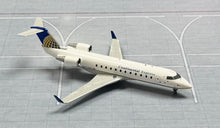 Load image into Gallery viewer, JC Wings 1/200 Continental Express Bombardier CRJ-200 N667BR
