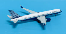 Load image into Gallery viewer, JC Wings 1/200 United Airlines Boeing 757-200 Blue Tulip N512UA
