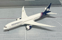 Load image into Gallery viewer, Gemini Jets 1/400 Aeromexico Boeing 787-9 N815AM
