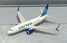 Load image into Gallery viewer, Gemini Jets 1/400 United Airlines Boeing 737-700 N21723
