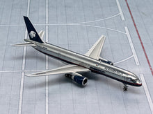 Load image into Gallery viewer, JC Wings 1/400 Aeromexico Boeing 757-200 N301AM

