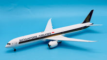 Load image into Gallery viewer, SQ Wings 1/200 Singapore Airlines Boeing 787-10 9V-SCN L2038
