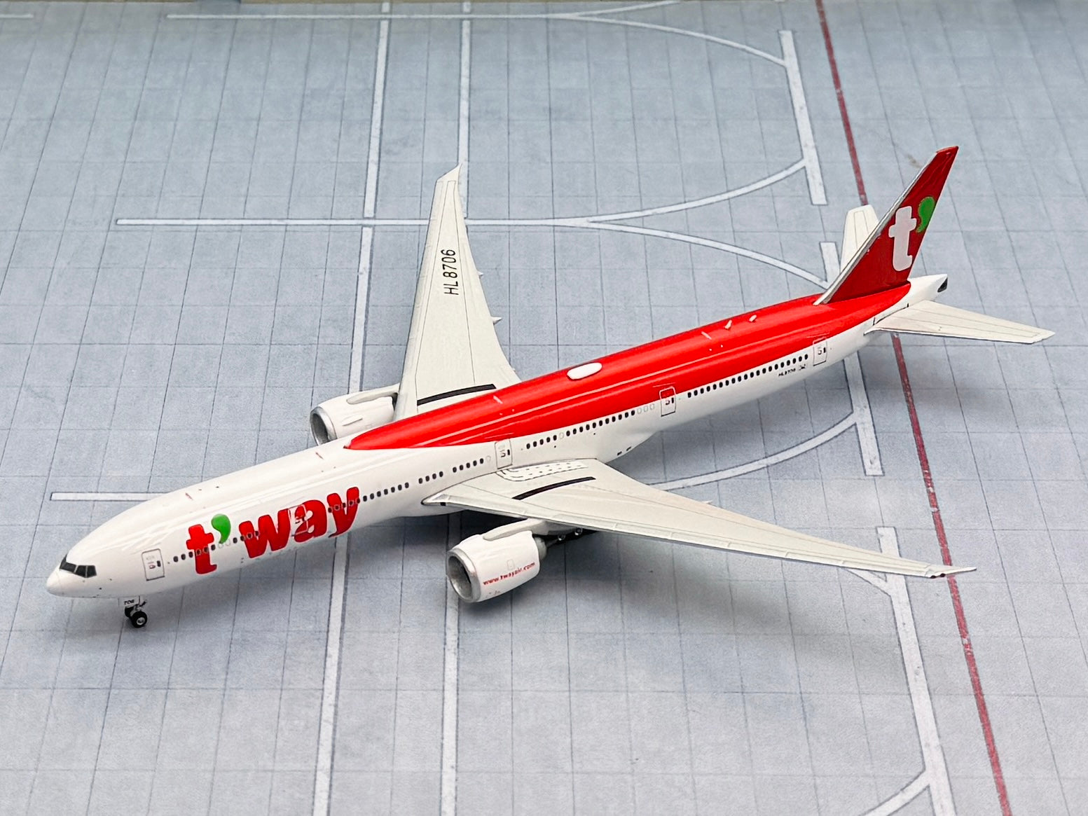 Phoenix Models 1/400 T'way Air Boeing 777-300ER HL8706 – First