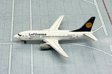 Load image into Gallery viewer, JC Wings 1/400 Lufthansa Boeing 737-500 D-ABJB
