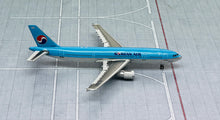 Load image into Gallery viewer, JC Wings 1/400 Korean Air Airbus A300-600R HL7280

