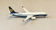 Load image into Gallery viewer, JC Wings 1/400 Ryanair Boeing 737-800 White Nose EI-DCL XX40040
