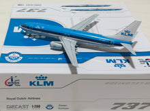Load image into Gallery viewer, JC Wings 1/200 KLM Royal Dutch Airlines Boeing 737-800 old colour PH-BXC
