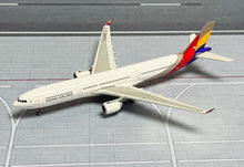 Load image into Gallery viewer, Phoenix Models 1/400 Asiana Airbus A330-300 HL8282

