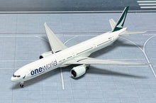 Load image into Gallery viewer, JC Wings 1/400 Cathay Pacific Boeing 777-300ER Oneworld B-KQL
