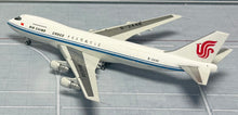 Load image into Gallery viewer, YY Wings 1/400 Air China Boeing 747-200 B-2448
