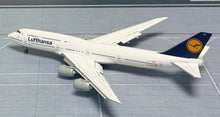 Load image into Gallery viewer, YY Wings 1/400 Lufthansa Boeing 747-8  D-ABYP flaps down
