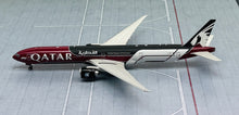Load image into Gallery viewer, Phoenix Models 1/400 Qatar Airways Boeing 777-300ER A7-BEG Formula One
