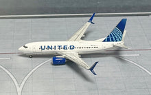Load image into Gallery viewer, Gemini Jets 1/400 United Airlines Boeing 737-700 N21723
