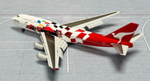 Load image into Gallery viewer, JC Wings 1/400 Qantas Boeing 747-400 Formula One VH-OJC flaps down
