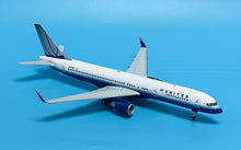 Load image into Gallery viewer, JC Wings 1/200 United Airlines Boeing 757-200 Blue Tulip N512UA
