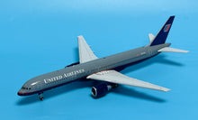 Load image into Gallery viewer, JC Wings 1/200 United Airlines Boeing 757-200 Battleship N537UA
