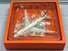 Load image into Gallery viewer, JC Wings 1/400 Cathay Pacific Cargo Boeing 747-8F B-LJB
