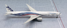 Load image into Gallery viewer, JC Wings 1/400 Boeing Company 777-300ER World Tour N5017V
