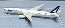 Load image into Gallery viewer, JC Wings 1/400 Cathay Pacific Boeing 777-300ER Oneworld B-KQL
