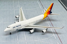 Load image into Gallery viewer, JC Wings 1/400 Air Pacific Boeing 747-400 DQ-FJK
