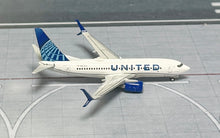 Load image into Gallery viewer, Gemini Jets 1/400 United Airlines Boeing 737-700 N21723
