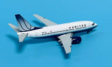 Load image into Gallery viewer, JC Wings 1/200 United Airlines Boeing 737-500 Tulip N927UA XX20243

