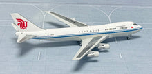 Load image into Gallery viewer, YY Wings 1/400 Air China Boeing 747-200 B-2450
