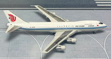 Load image into Gallery viewer, YY Wings 1/400 Air China Boeing 747-200 B-2448
