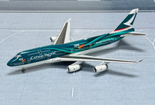 Load image into Gallery viewer, JC Wings 1/400 Cathay Pacific Boeing 747-400 Asia's World City B-HOY
