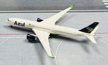 Load image into Gallery viewer, JC Wings 1/400 Azul Linhas Aéreas Brasileiras Airbus A350-900XWB PR-AOY
