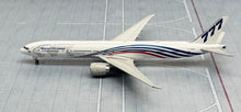 Load image into Gallery viewer, JC Wings 1/400 Boeing Company 777-300ER World Tour N5017V
