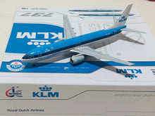 Load image into Gallery viewer, JC Wings 1/200 KLM Royal Dutch Airlines Boeing 737-800 old colour PH-BXC
