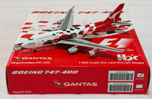 Load image into Gallery viewer, HX Models 1/400 Qantas Airways Boeing 747-400 VH-OJC 2000 Australian Grand Prix

