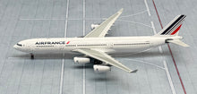 Load image into Gallery viewer, Phoenix 1/400 Air France Airbus A340-300 F-GLZS
