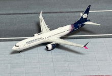 Load image into Gallery viewer, Gemini Jets 1/400 Aeromexico Boeing 737 MAX 9 N804AM

