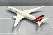 Load image into Gallery viewer, JC Wings 1/400 Qantas Airways Boeing 787-9 VH-ZNF flaps down
