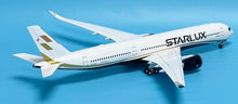 Load image into Gallery viewer, JC Wings 1/200 Starlux Airbus A350-900XWB B-58502
