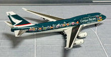 Load image into Gallery viewer, JC Wings 1/400 Cathay Pacific Boeing 747-400 Spirit of Hong Kong B-HOX
