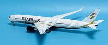 Load image into Gallery viewer, JC Wings 1/200 Starlux Airbus A350-900XWB B-58502
