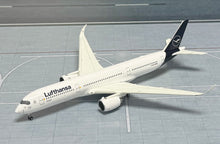 Load image into Gallery viewer, Gemini Jets 1/400 Lufthansa Airbus A350-900 D-AIXP
