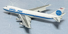 Load image into Gallery viewer, HX Models 1/400 Pan Am Boeing 747-200 Clipper Fairwind N724PA Flaps Down
